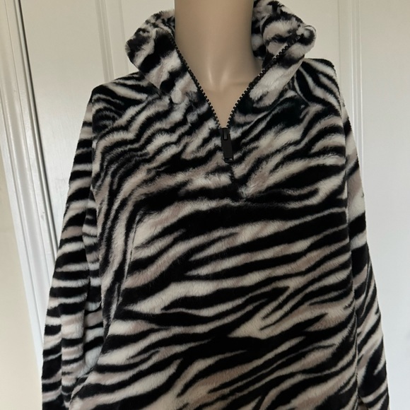 Calvin Klein Performance Zebra Print Fuzzy Half Zip Pull-Over Jacket Size M - Picture 3 of 11